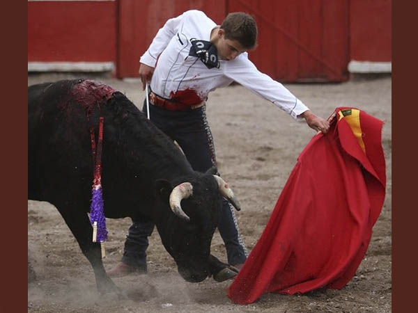 Emilio, por el pit�n izquierdo