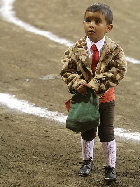 Los ni�os al Toro en Huamantla