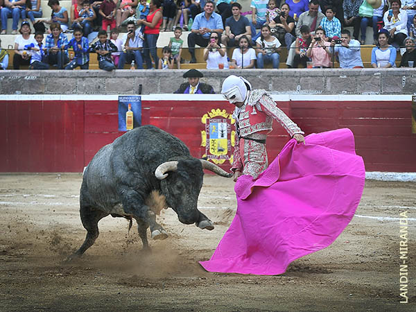 Saludo capotero de El Fantasma