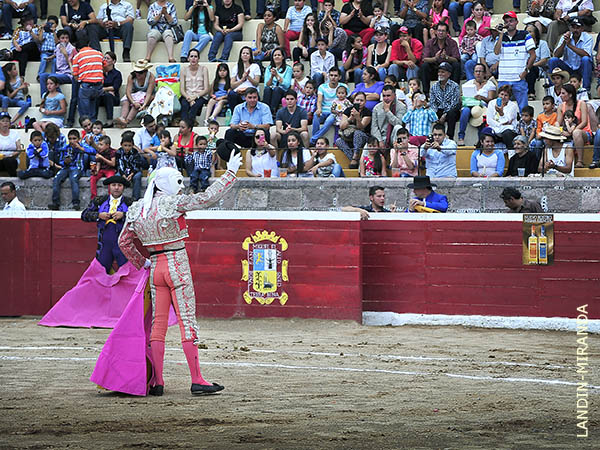 Saludo a la afici�n