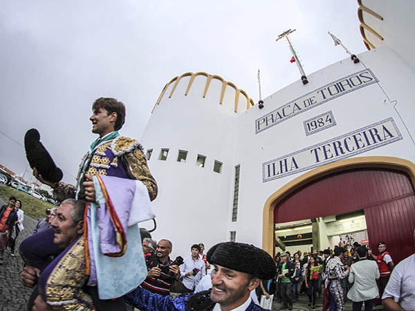 Juan Leal, a hombros en Azores