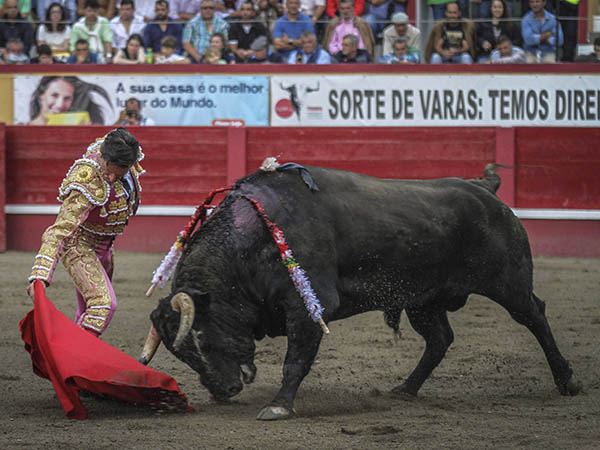 Violento y con poder