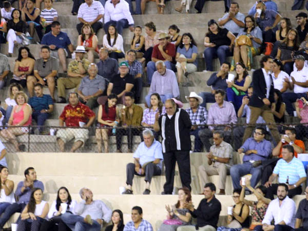 Brindis a Efr�n Acosta