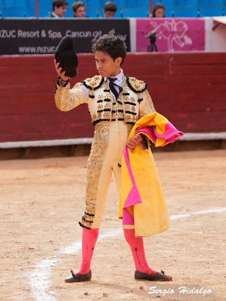Saludando en el tercio