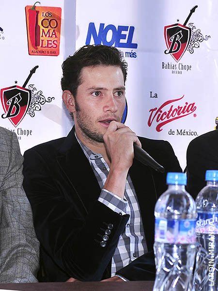 Arturo al micr�fono