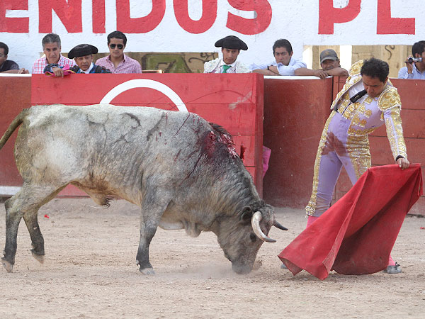 Tirando por el izquierdo