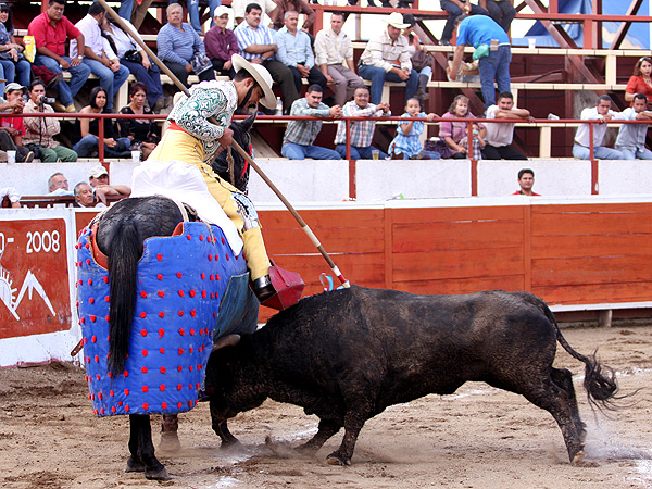 El picador Iv�n Villalobos