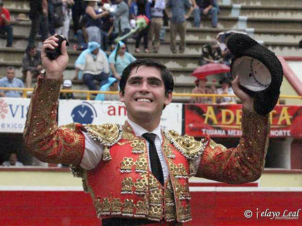 Oreja y triunfo de Adame