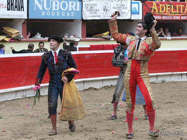 Adame, recogiendo las palmas