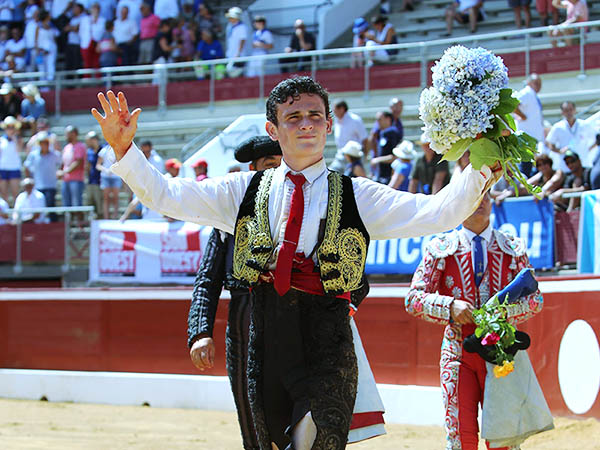 Oreja y petici�n para El Galo