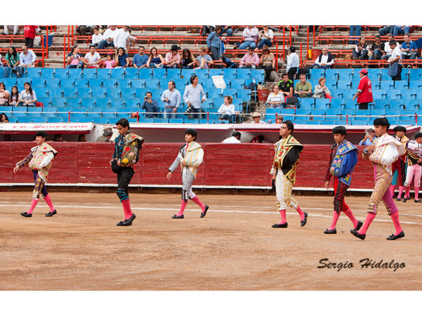 El pase�llo de la cuarta novillada