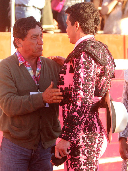 Felicitando al ganadero