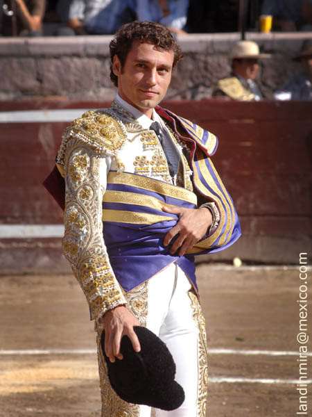 Roberto Gal�n, toricantano