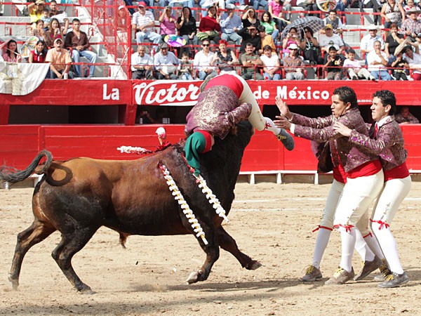 Hasta con las u�as el forcado