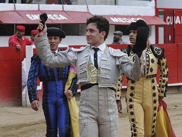 Diego Emilio cort� la primera oreja