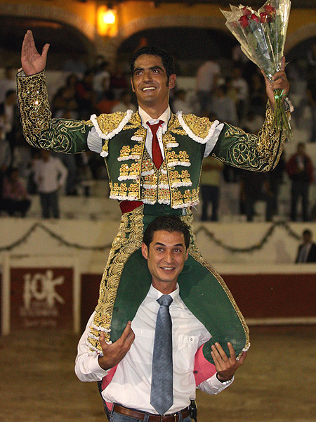 En hombros de Guti�rrez