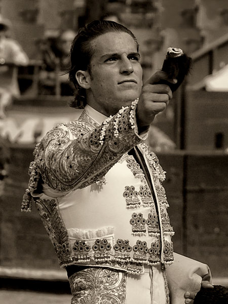 Fausto, oreja en su primero