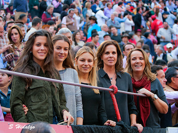 Sra. Ana Paula y familia