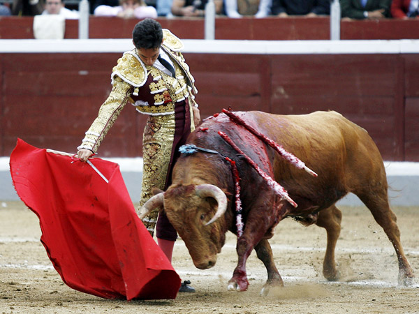 Con la figura relajada