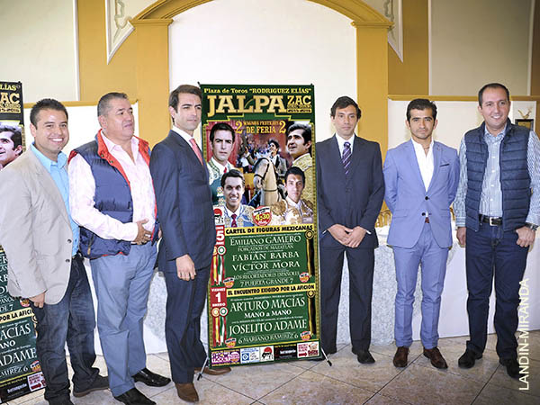 Atractivos carteles en Jalpa