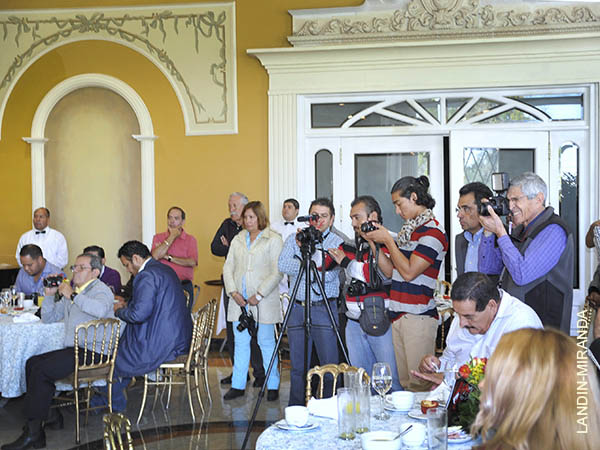 Los medios de la regi�n, presentes