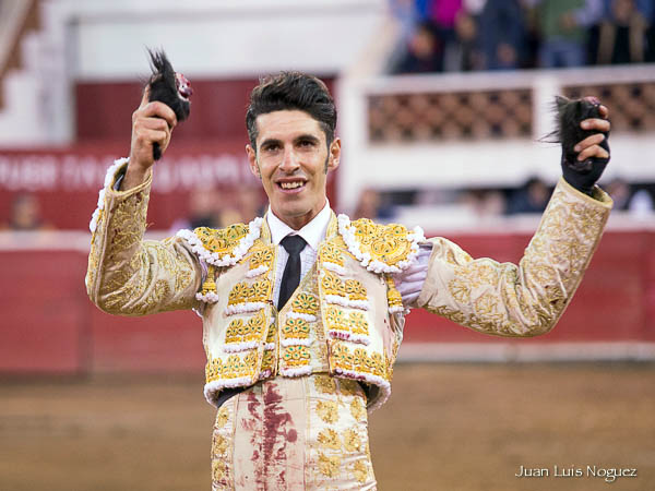 Dos trofeos al extremeo