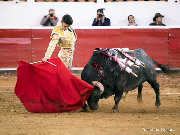 Verticalidad a pies juntos