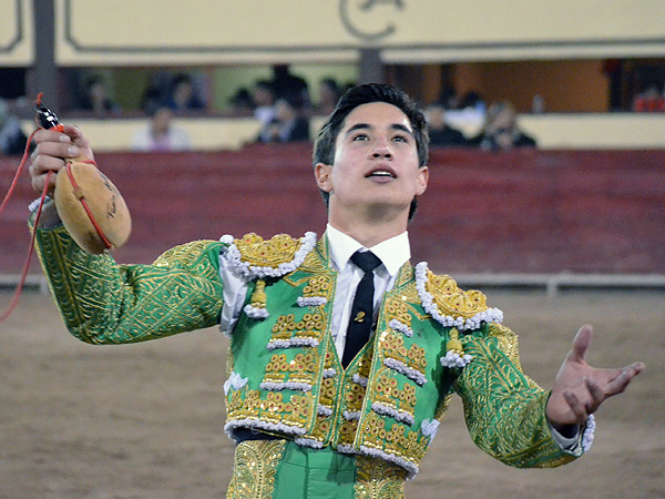 Con el cario de su gente