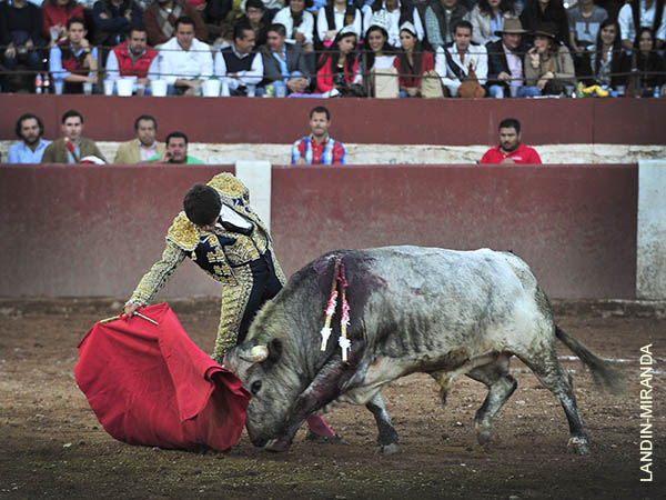 Acompasado en los derechazos