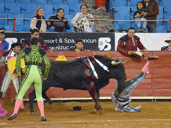 Sigui� haciendo por �l