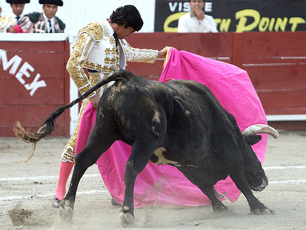 Israel T�llez con su primero