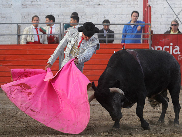 Gerardo S�nchez en su quite