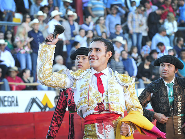 Una oreja en su primer faena