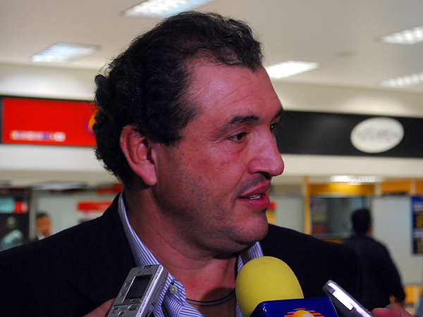 Julio Esponda, con la prensa