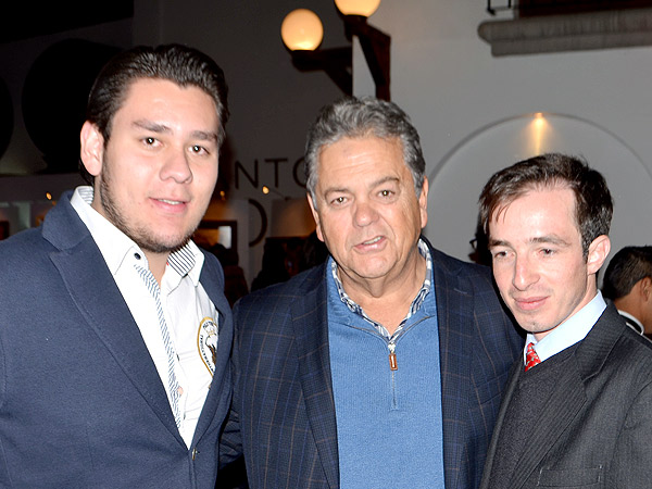 Javier Iturbe con sus amigos