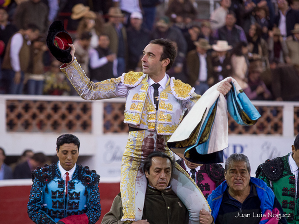 Ponce sali� a hombros