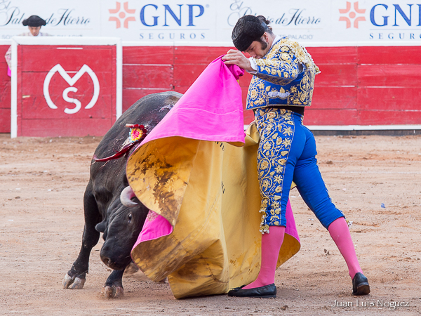 Ver�nica de manos altas