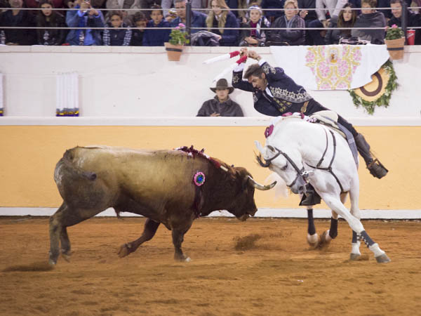 Banderillas a dos manos