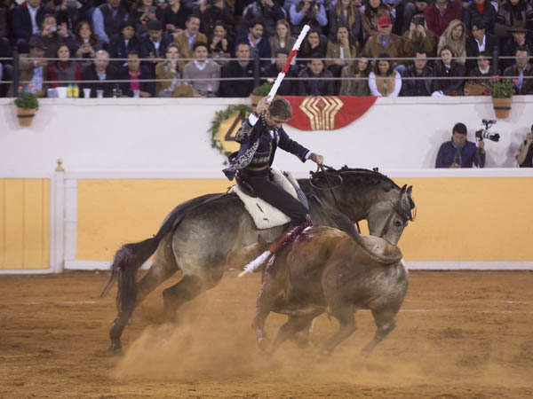 Templando de costado