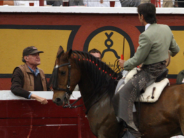 Brindis a don Sergio Hern�ndez