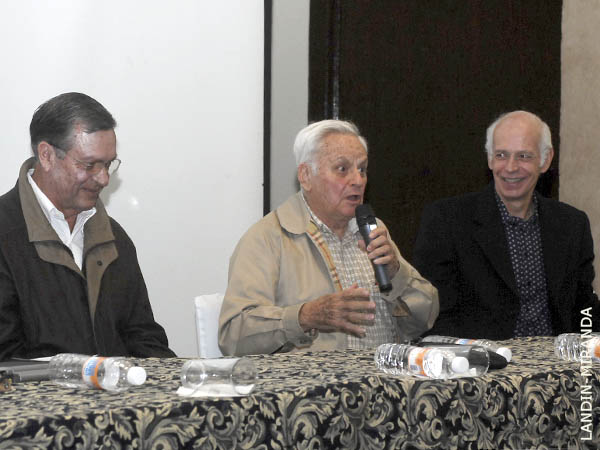 Constante su buen humor