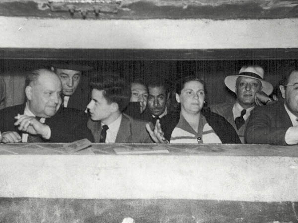 Con su padre Juli�n, en el palco