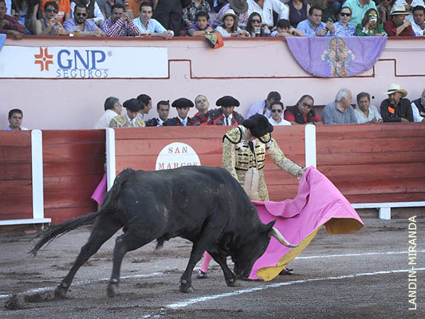 �ngel Espinoza abre el festejo