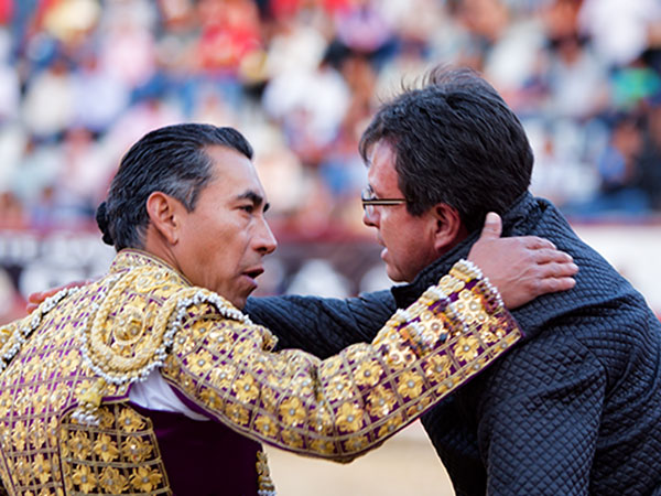 Zotoluco brinda a Mauricio Kingston