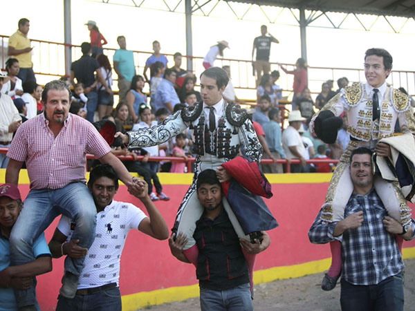 El ganadero de El Grullo y toreros