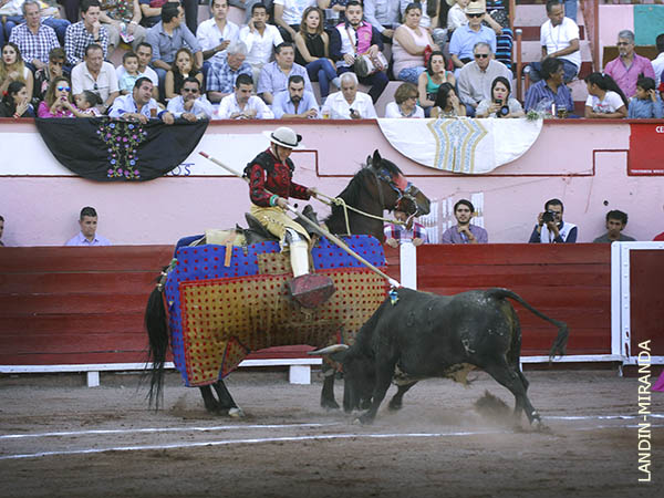 Cobos lo prende del morrillo