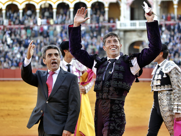 Victorino Mart�n hijo con Escribano