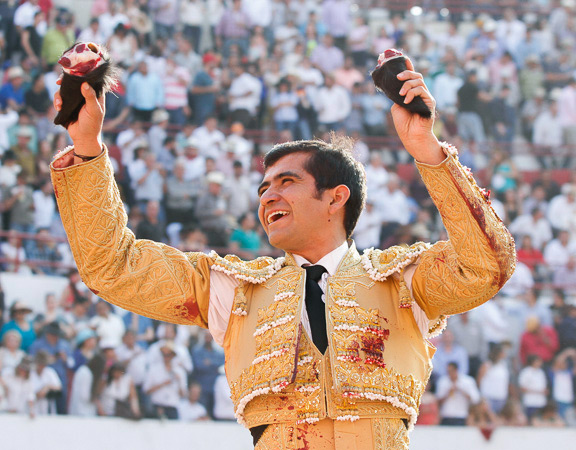 Tarde de tres orejas para Adame