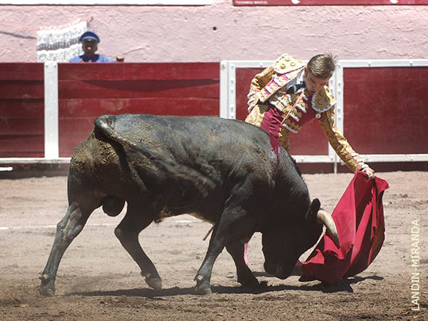 Mostr� buenas maneras