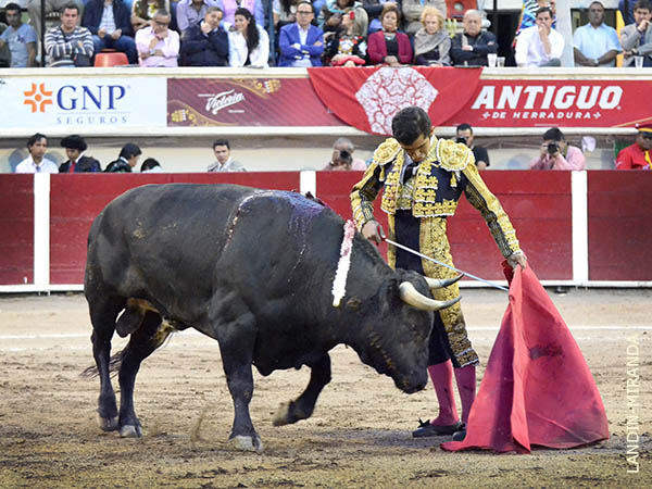 Se ech� en falta una faena redonda